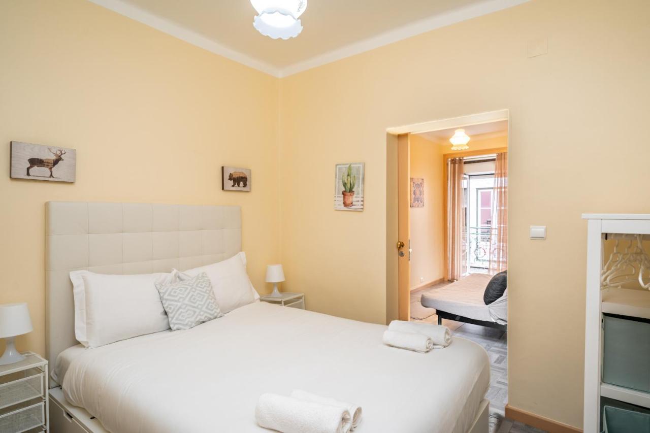 Cozy One Bedroom Apt In Historic Location - Carmo Lisboa Eksteriør billede