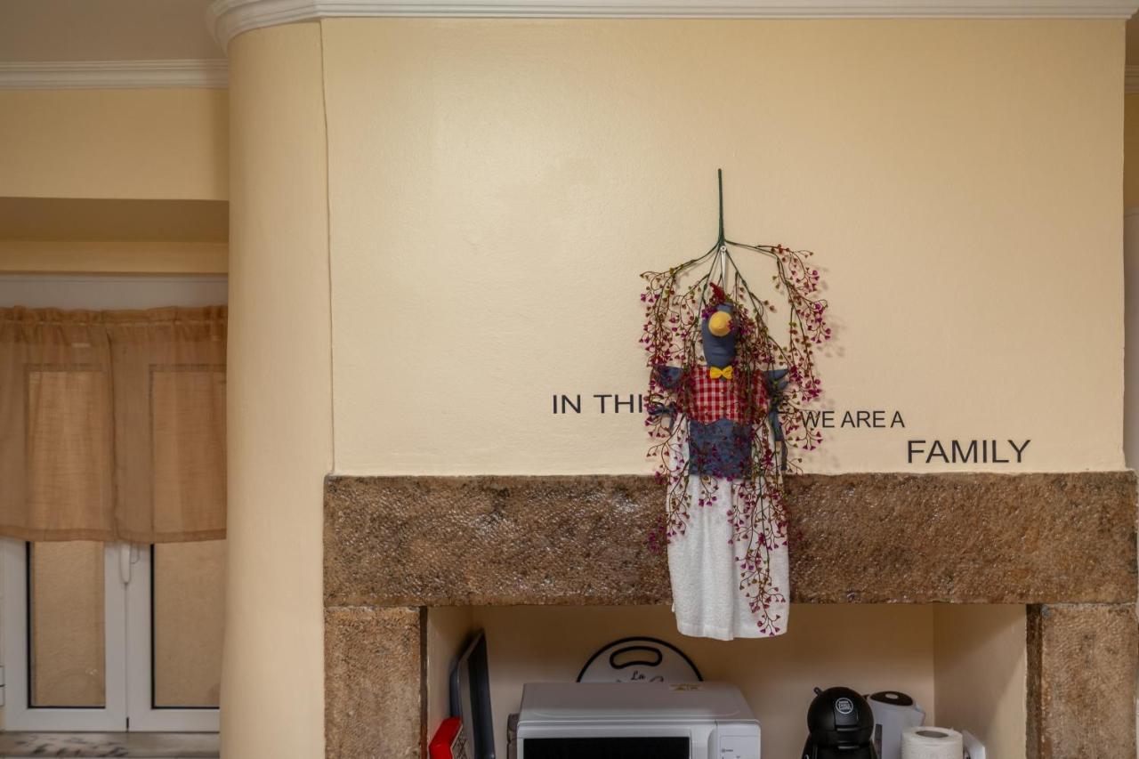 Cozy One Bedroom Apt In Historic Location - Carmo Lisboa Eksteriør billede