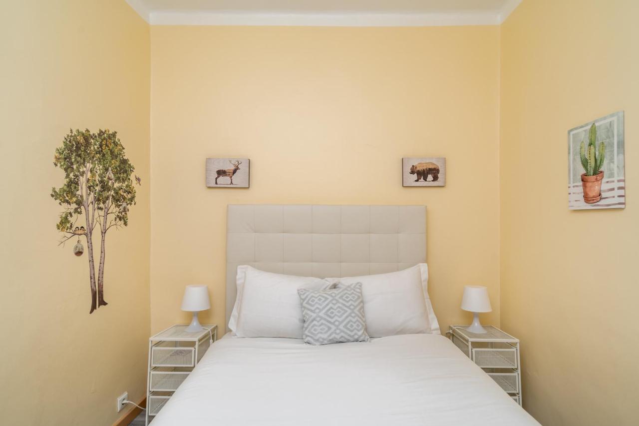 Cozy One Bedroom Apt In Historic Location - Carmo Lisboa Eksteriør billede