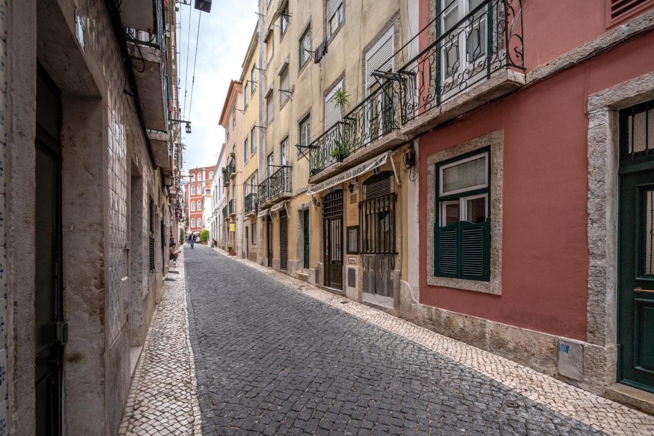 Cozy One Bedroom Apt In Historic Location - Carmo Lisboa Eksteriør billede